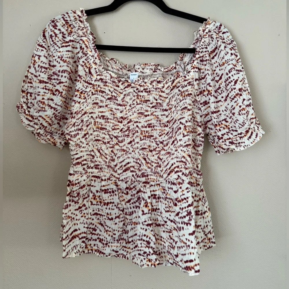 Old Navy Red and White Puff Sleeve Smocked Blouse
